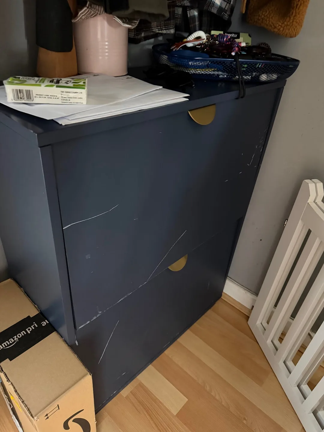 Shoe cabinet