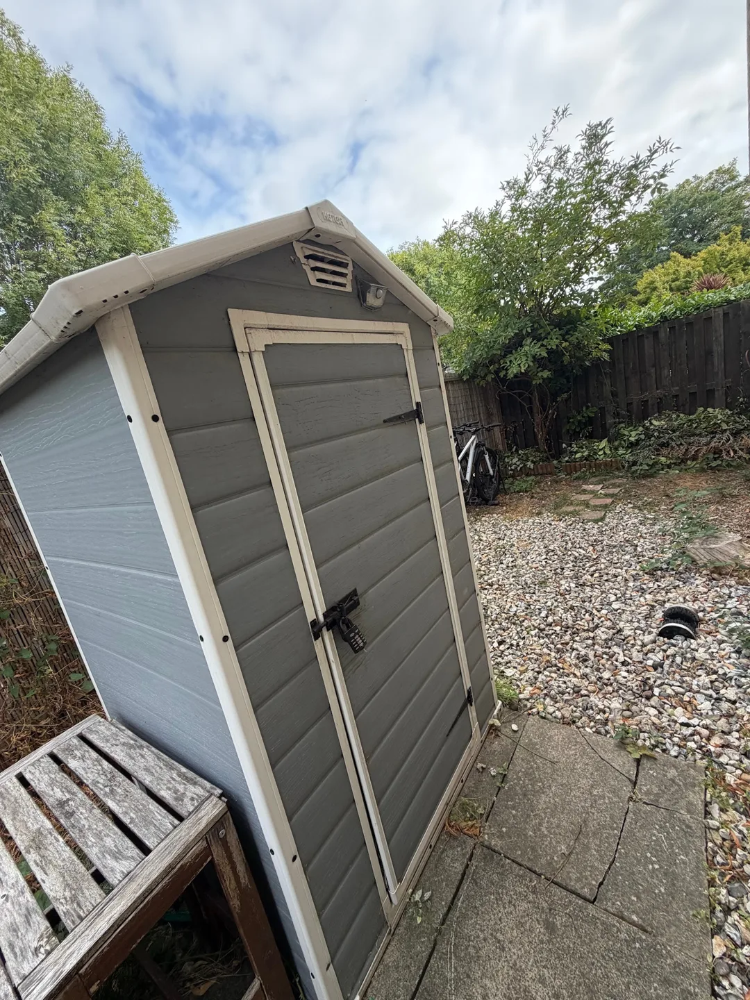 Outdoor storage shed